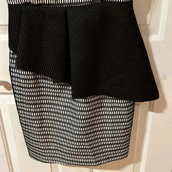 ELLIATT Women Small Black White Departure Peplum Fused‎ Mesh Sheath Dress - Picture 4 of 7